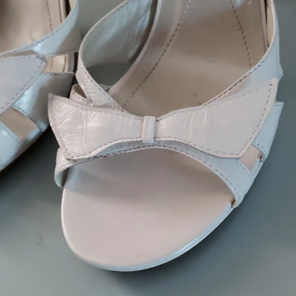 CL Carol Little White Ribbon Detail Leather Slides. Made in Brazil.